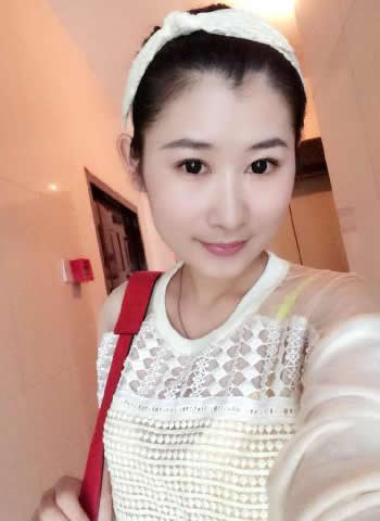 暴躁的小绵羊的照片 暴躁的小绵羊的照片