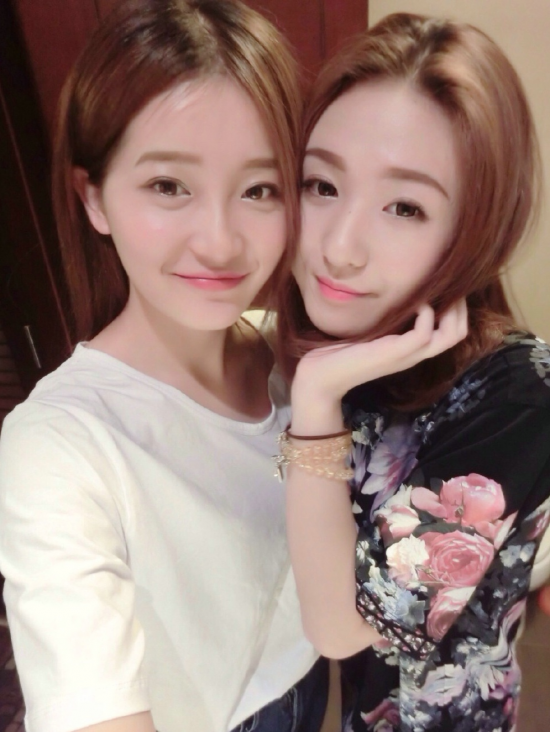 AƬ