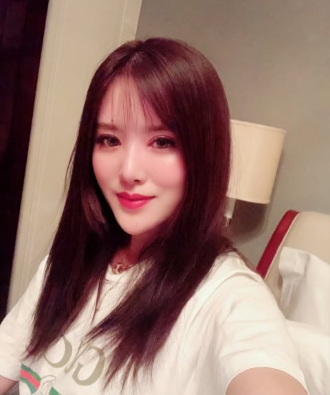 狐颜鸾羽的照片 狐颜鸾羽的照片