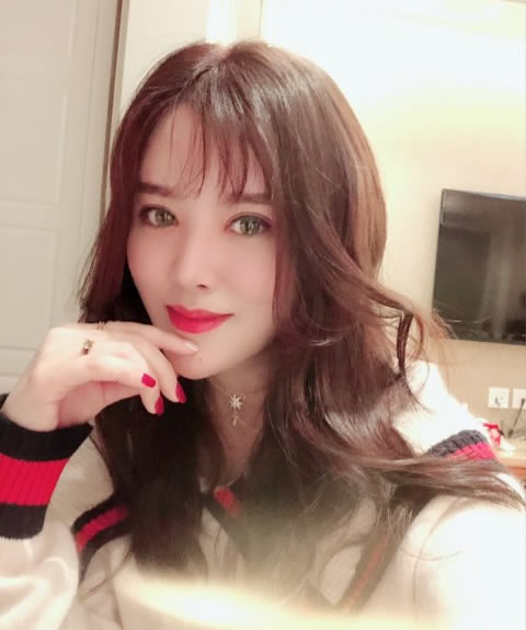 狐颜鸾羽的照片 狐颜鸾羽的照片