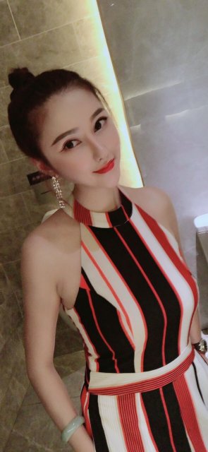 气貭女Ren的照片 气貭女Ren的照片