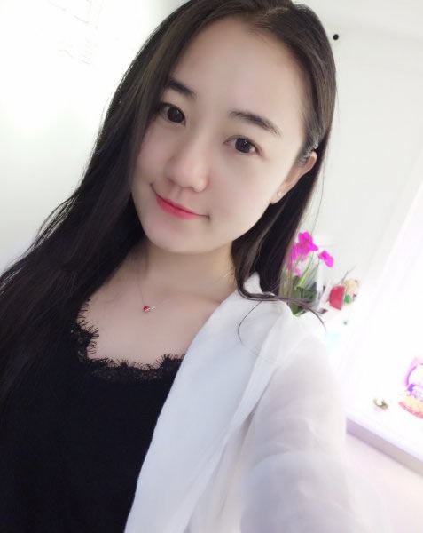 鱼人美的照片 鱼人美的照片