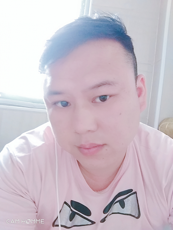 健壮的迎松的照片 健壮的迎松的照片